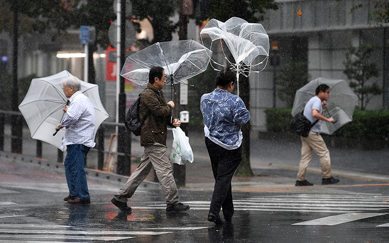 ประมวลภาพพายุไต้ฝุ่นฮากิบิสเข้าถล่มญี่ปุ่น หนักสุดในรอบ 60 ปี | THE MOMENTUM