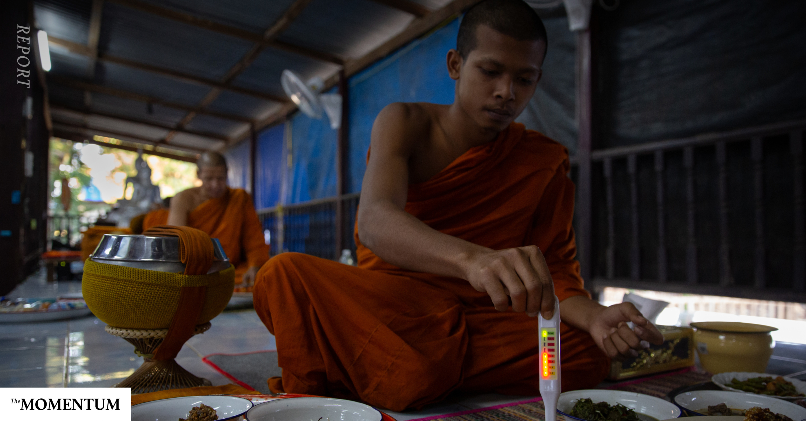‘ตรวจเค็ม’ ก่อนฉันภัตตาหาร หนึ่งในกิจกรรมของวัดอุตสาหะ ร่วมกันรักษาสุขภาพให้ชาวบ้านในชุมชน